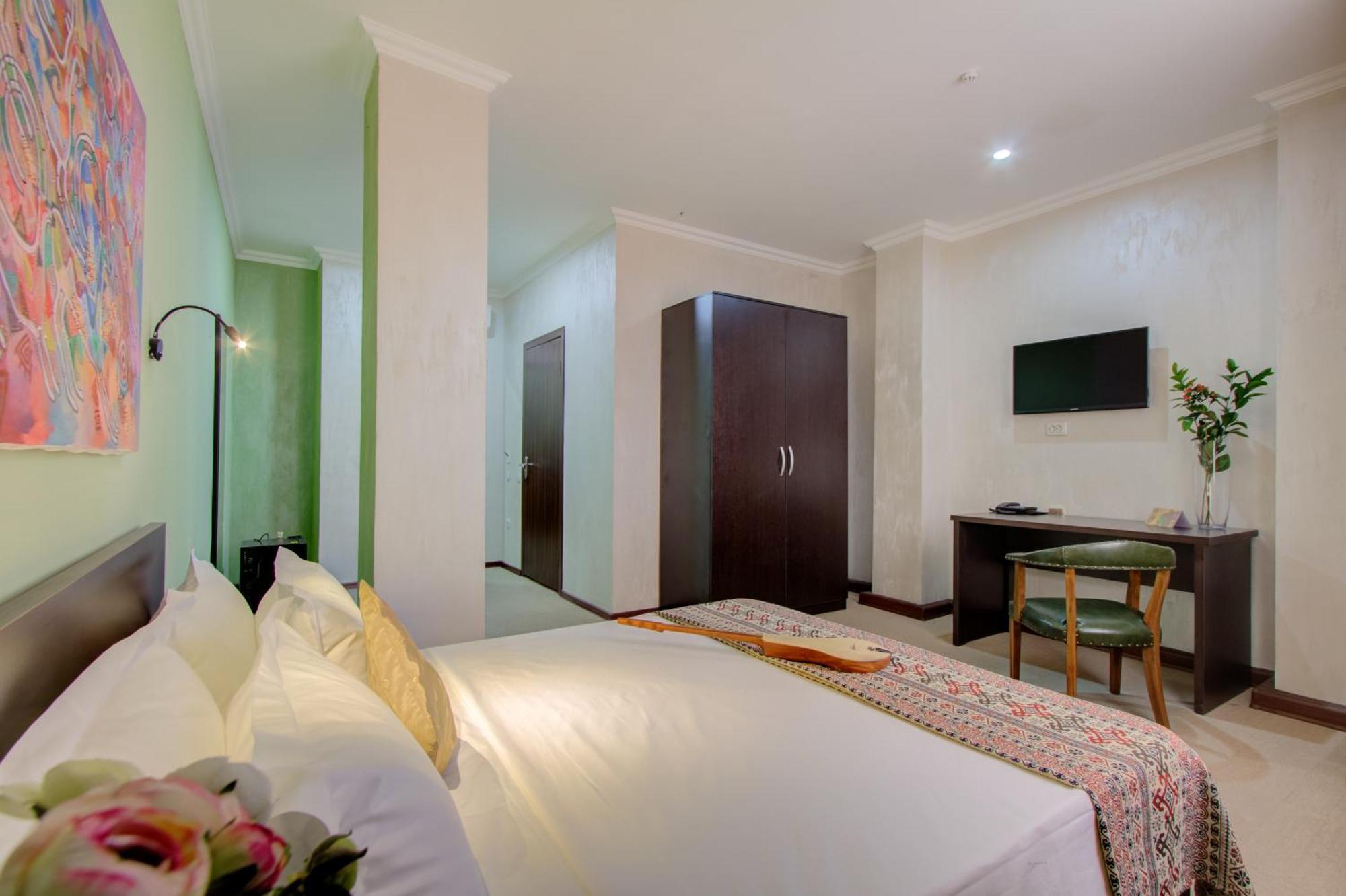 Olive Hotel Bichkek Extérieur photo