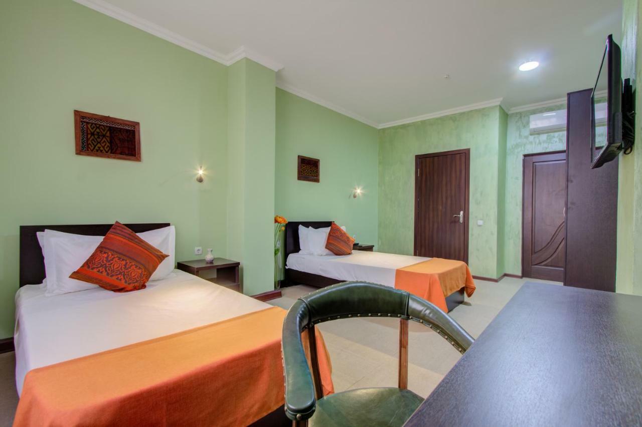 Olive Hotel Bichkek Extérieur photo